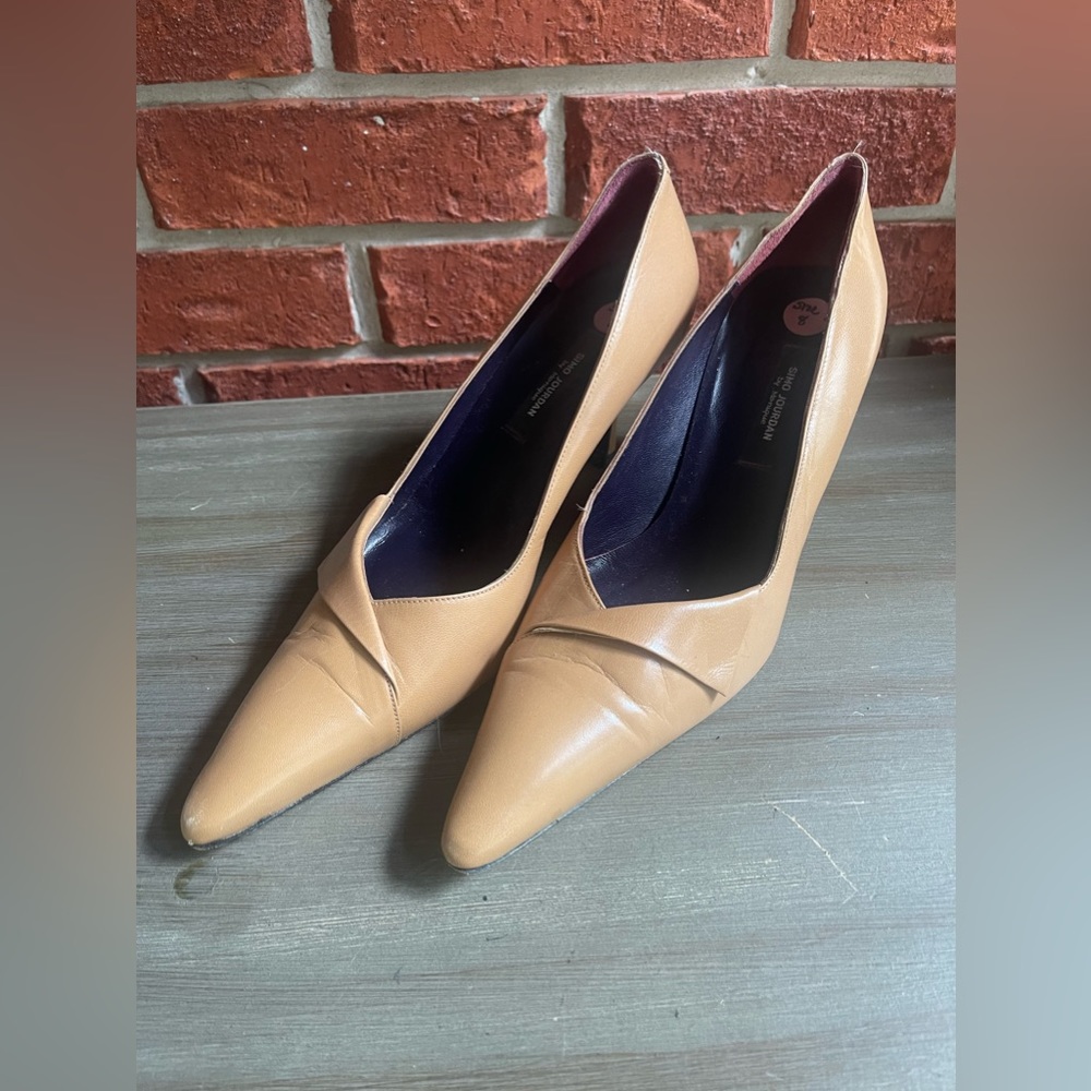 EUC Nude Leather Kitten Heel Pump size 8 - made in Italy